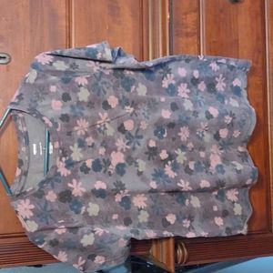 Sonoma lg. short sleeve tee with flower print.